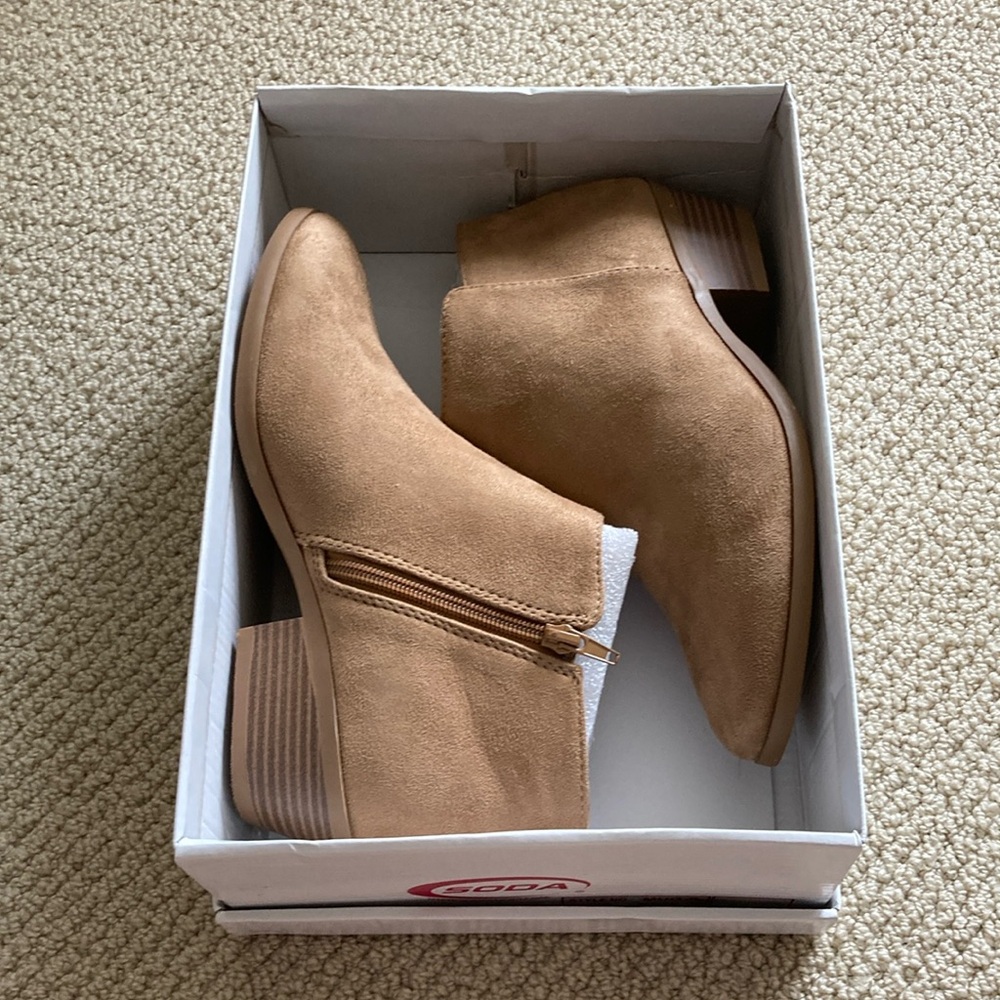 NEW Soda Short Tan Booties Short Heeled Boots Women’s Size 8 Suede Soft NIB